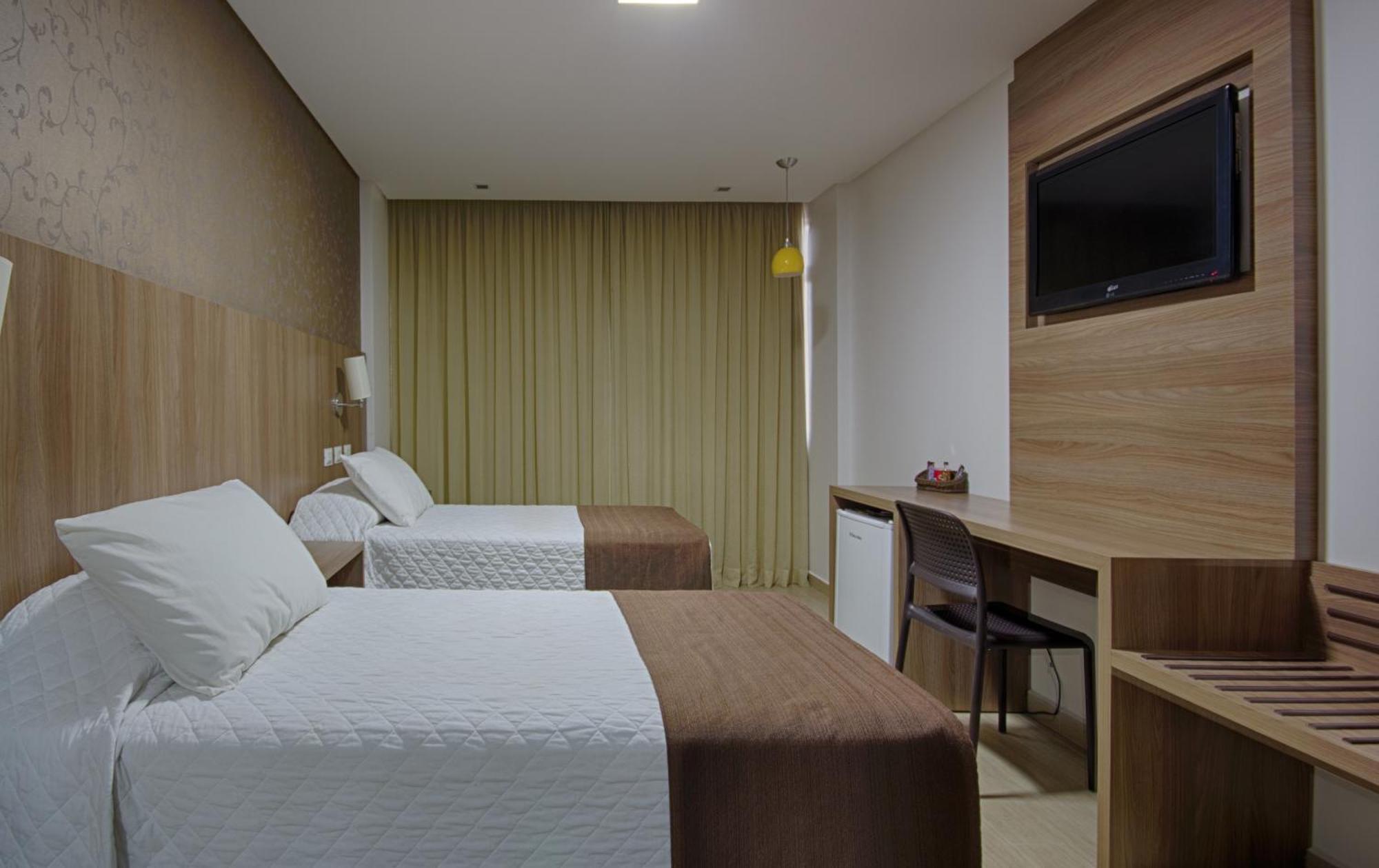 Foz Presidente Comfort Hotel ฟอสดูอีกวาซู ภายนอก รูปภาพ